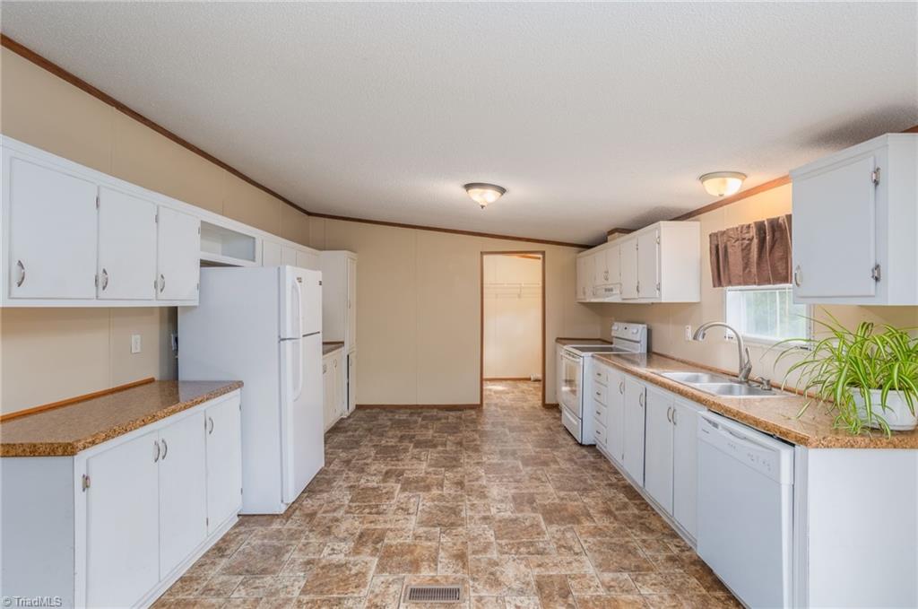 337 Albert Road Stokesdale, NC 27357 - Photo 10 of 30 Gallery Image 10
