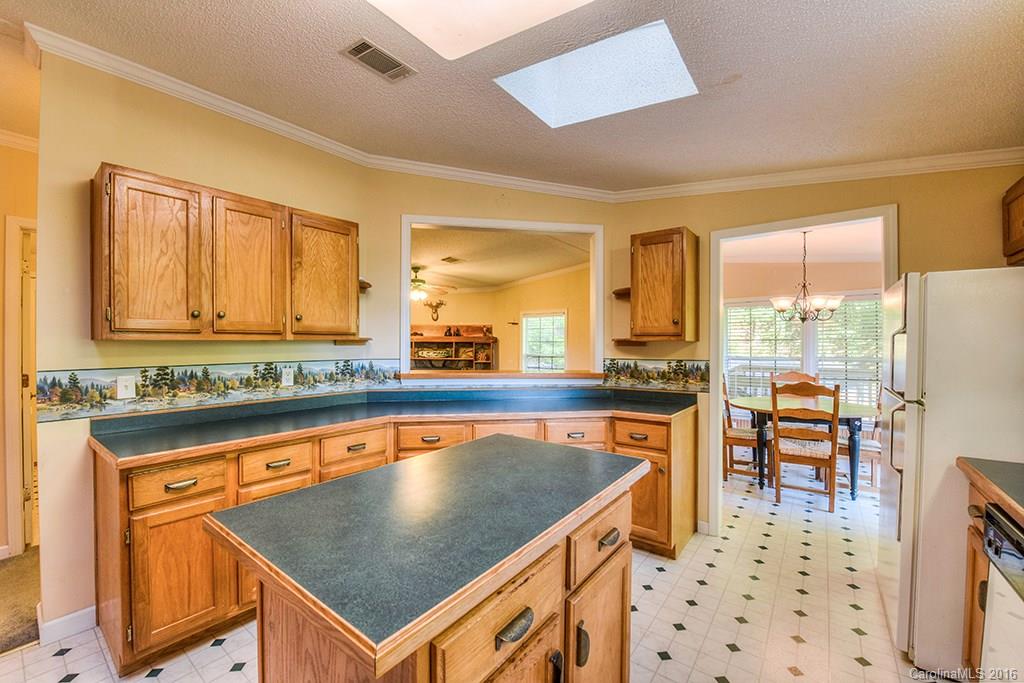 1021 Rabbit Skin Road Waynesville, NC 28785 - Photo 9 of 24 Gallery Image 9