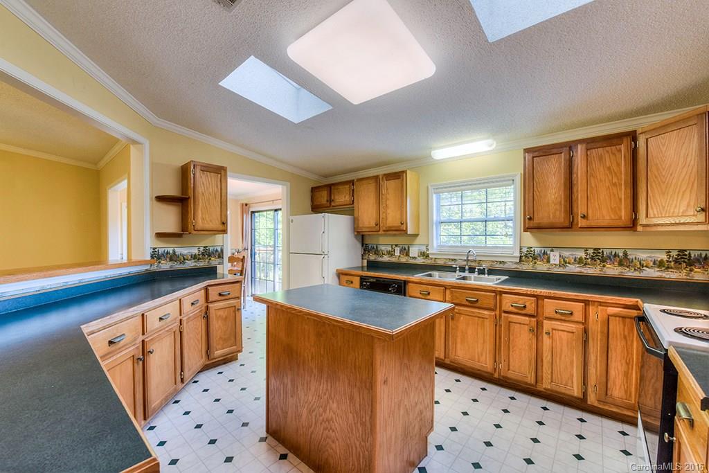 1021 Rabbit Skin Road Waynesville, NC 28785 - Photo 10 of 24 Gallery Image 10