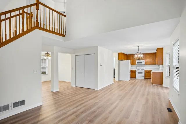 $409,500 | 769 Chesterfield Lane, North Aurora, IL 60542