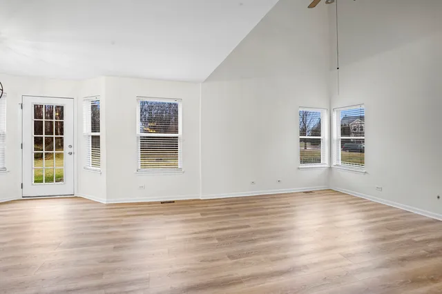 $409,500 | 769 Chesterfield Lane, North Aurora, IL 60542