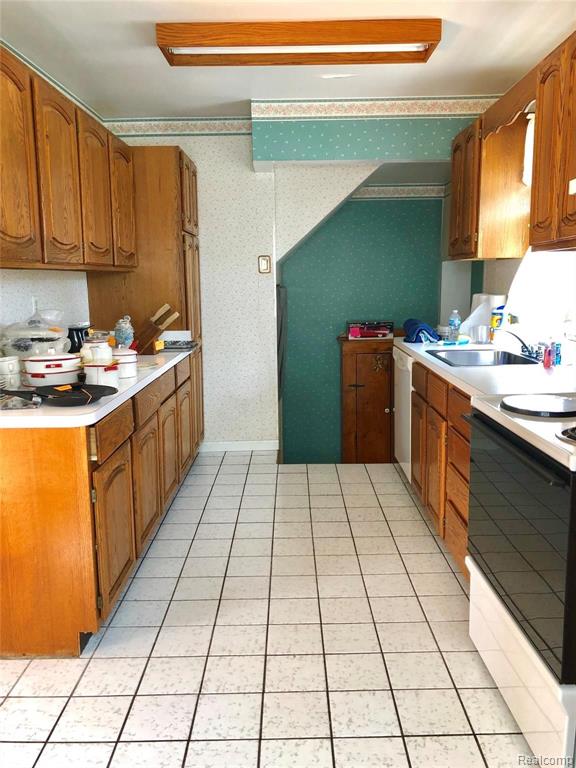 13248 Rosedale Street Southgate, MI 48195 - Photo 9 of 39
