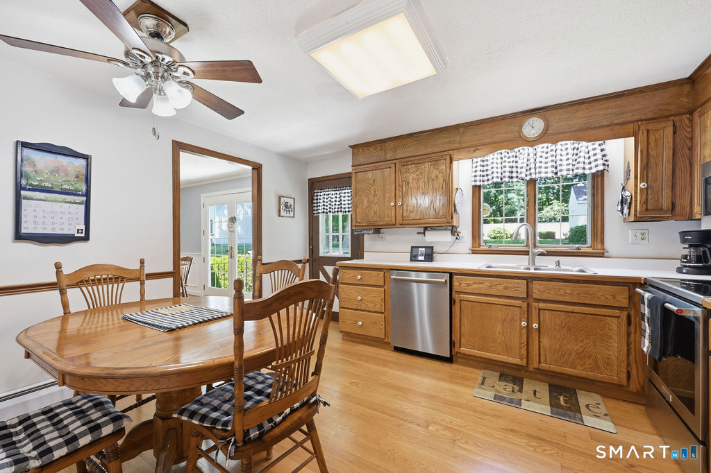 1451 Neipsic Road Glastonbury, CT 06033 - Photo 4 of 37