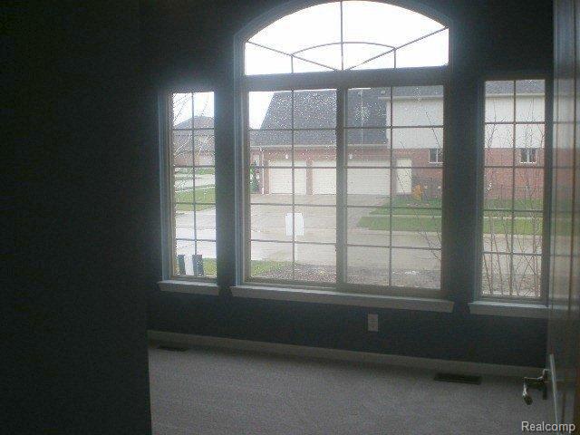 22398 Brantingham Road Macomb, MI 48044 - Photo 25 of 33 23 bdrm 3.jpg