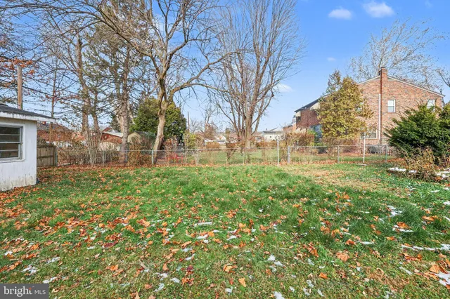 a picture of a bathroom