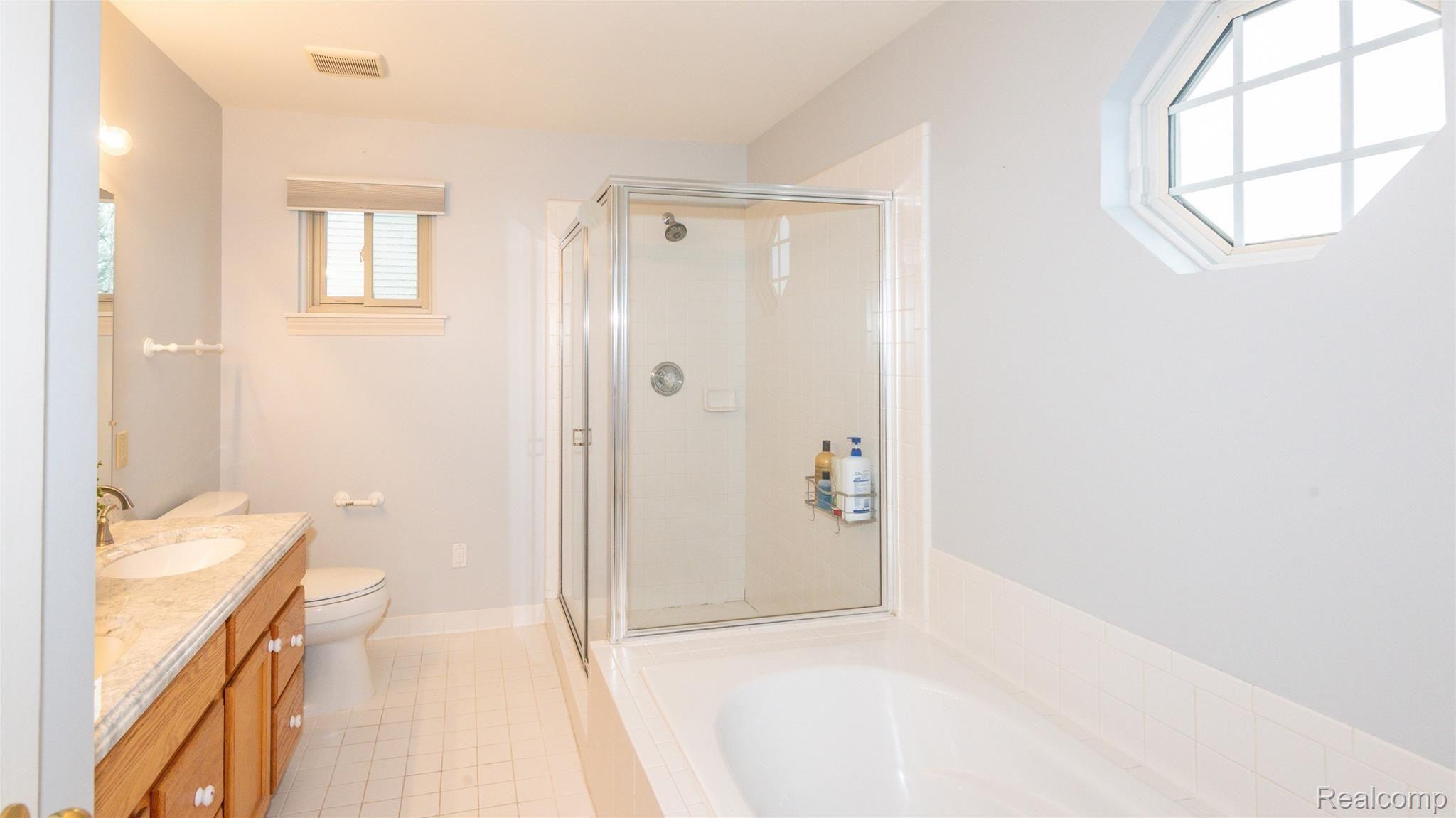 45180 Hanford Road Canton, MI 48187 - Photo 34 of 50 Master Bath