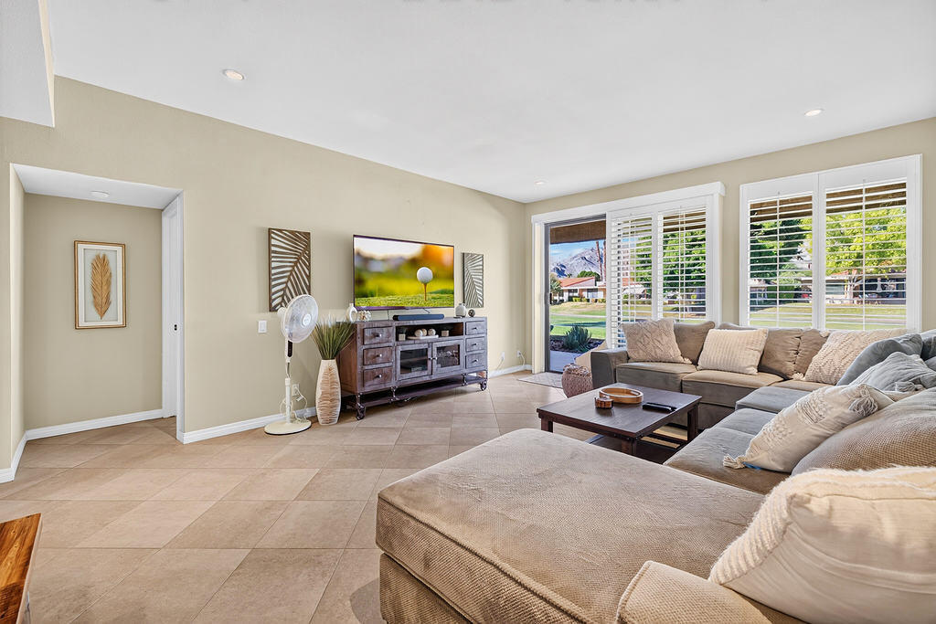 79 La Ronda Drive Rancho Mirage, CA 92270 - Photo 8 of 24 12