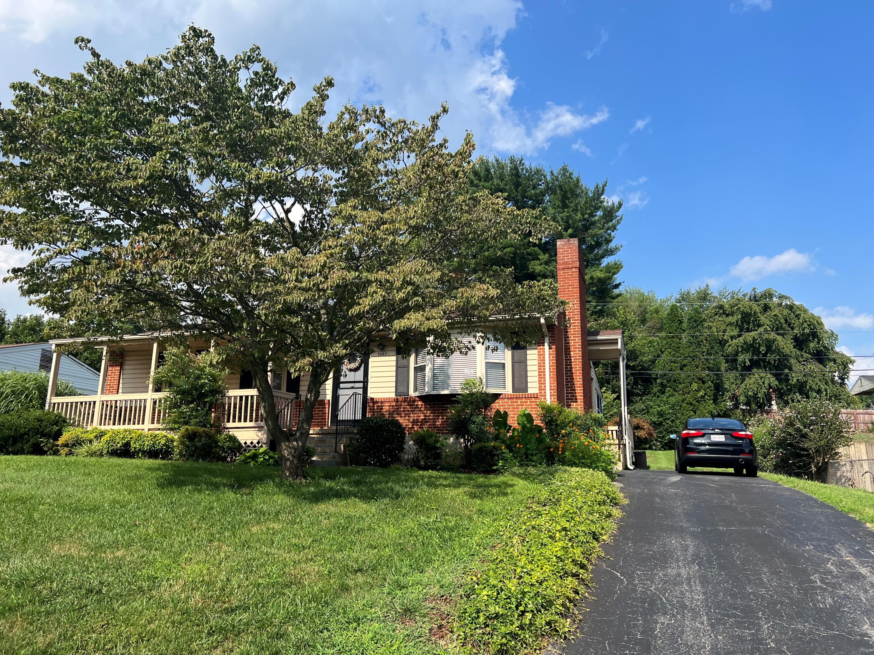 5643 Daytona Road Roanoke, VA 24019 - Photo 1 of 32 2