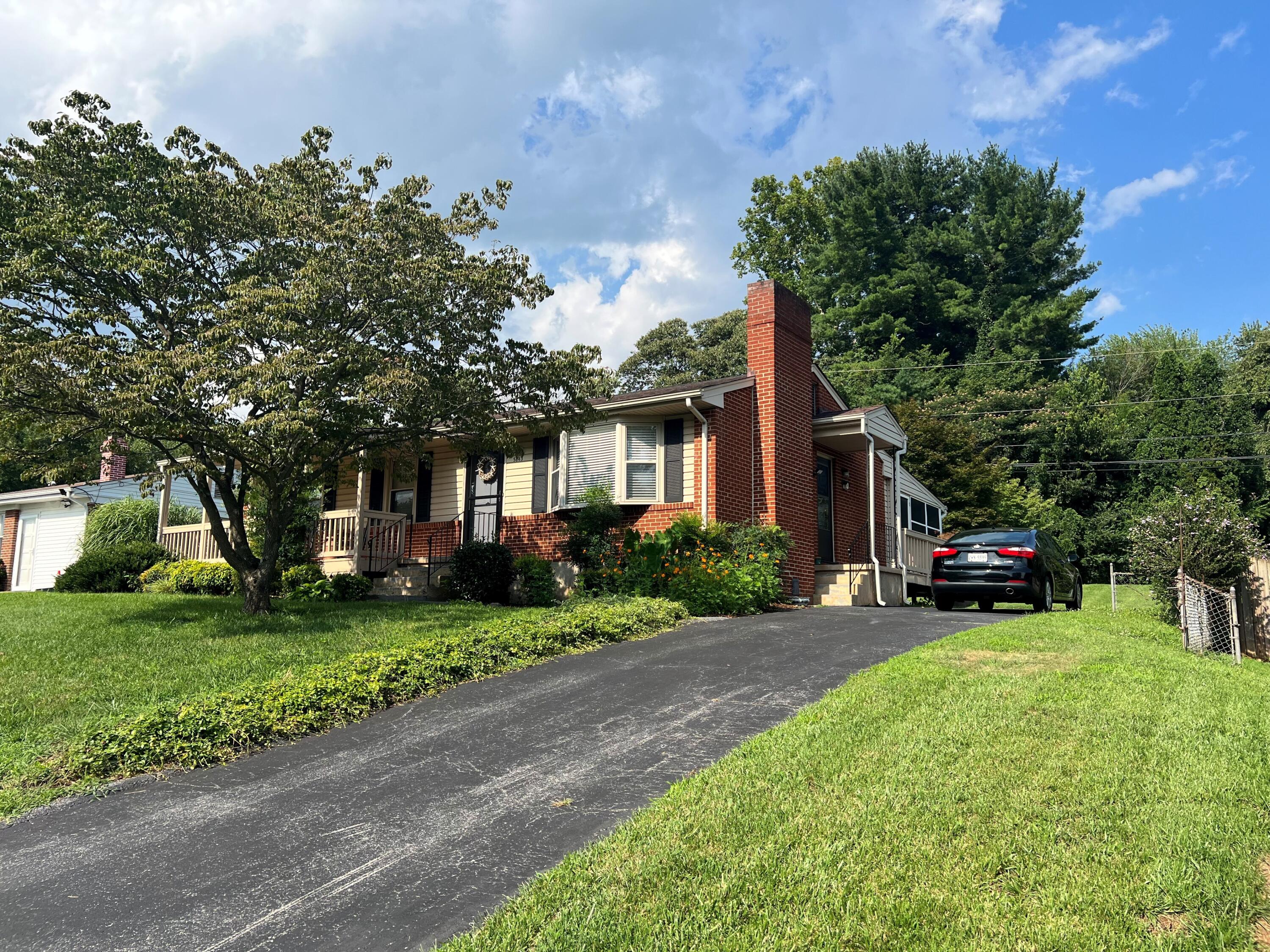 5643 Daytona Road Roanoke, VA 24019 - Photo 2 of 32 1