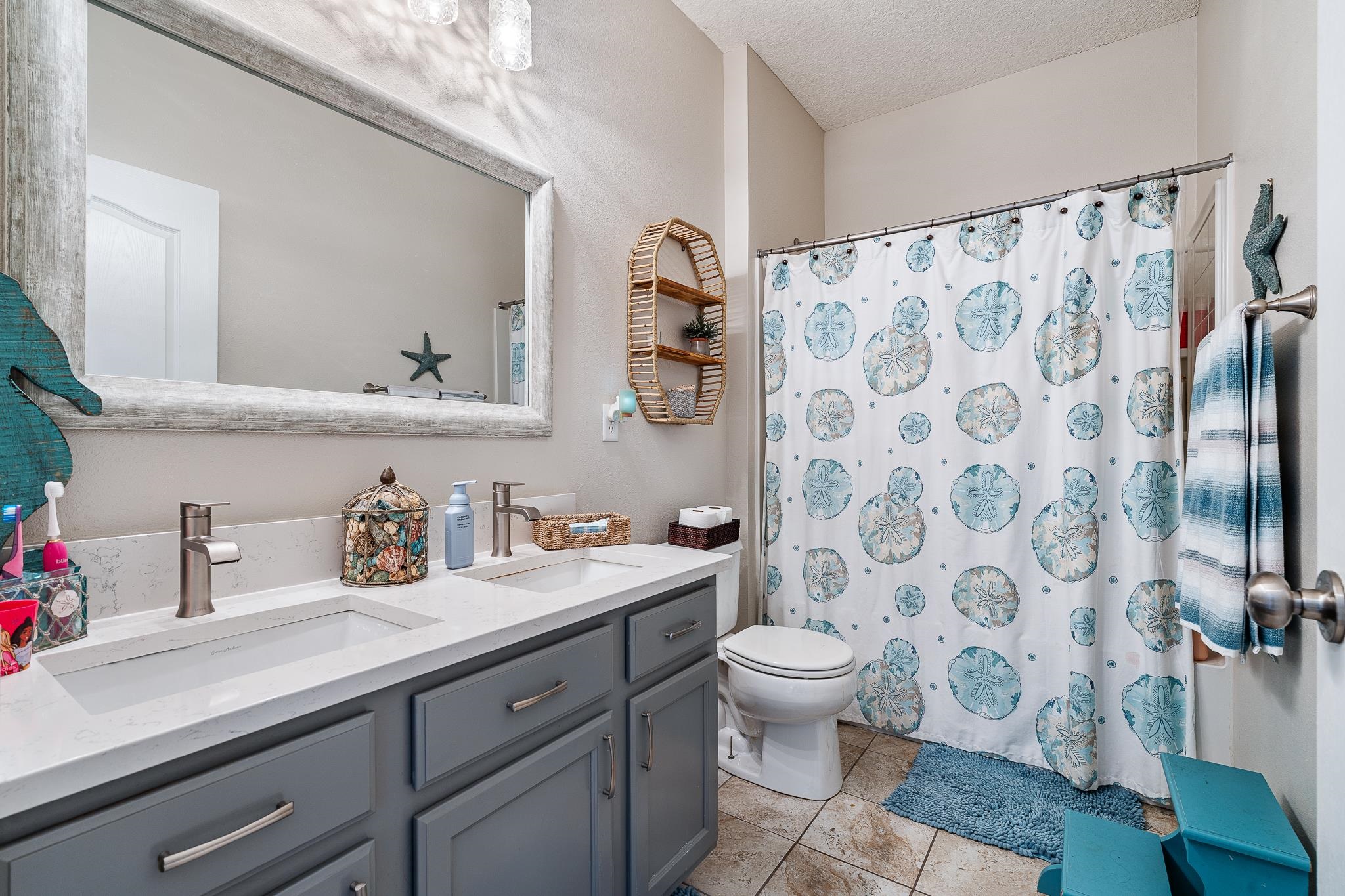 1353 Camp Ridge Lane Middleburg, FL 32068 - Photo 44 of 88 Bathroom featuring double vanity and a textured ceiling