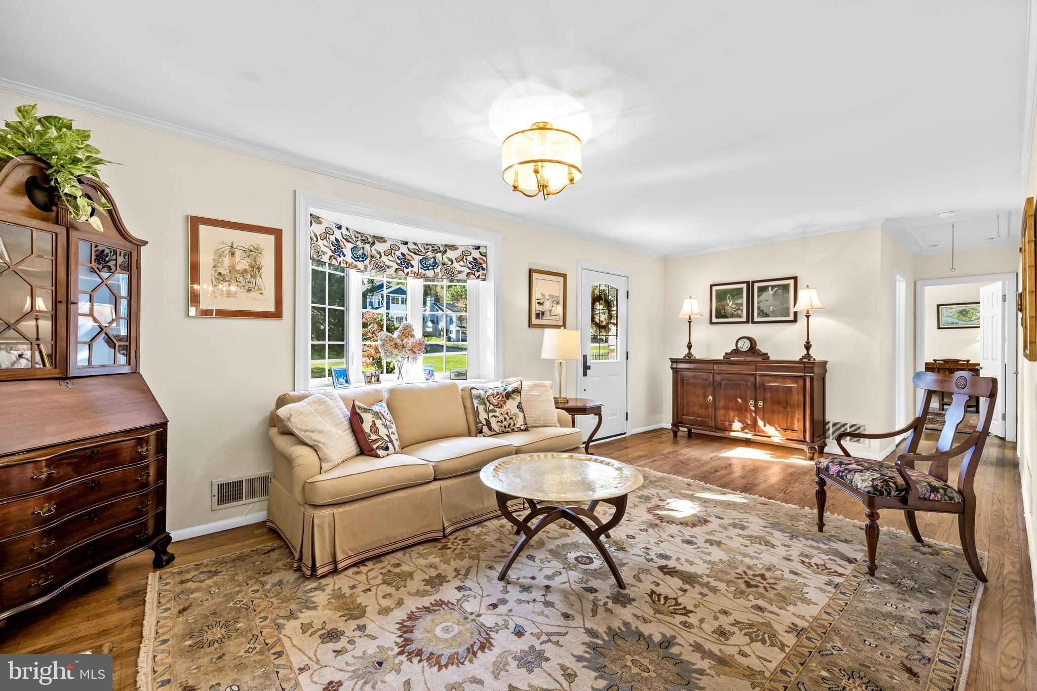 1806 Roland Avenue Ruxton, MD 21204 - Photo 5 of 44 Living Room