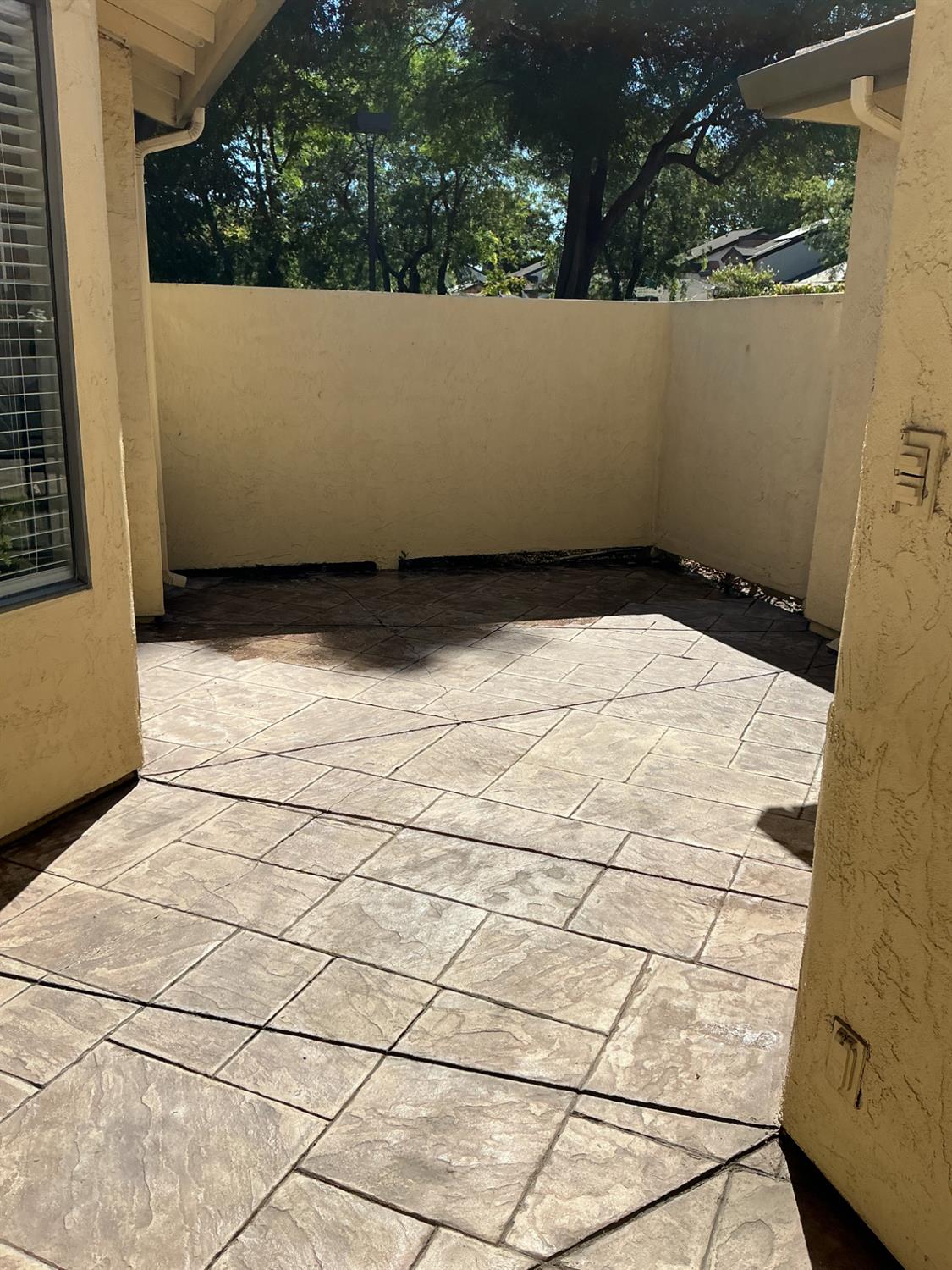 1631 West Swain Road Stockton, CA 95207 - Photo 10 of 30 Gated front court yard