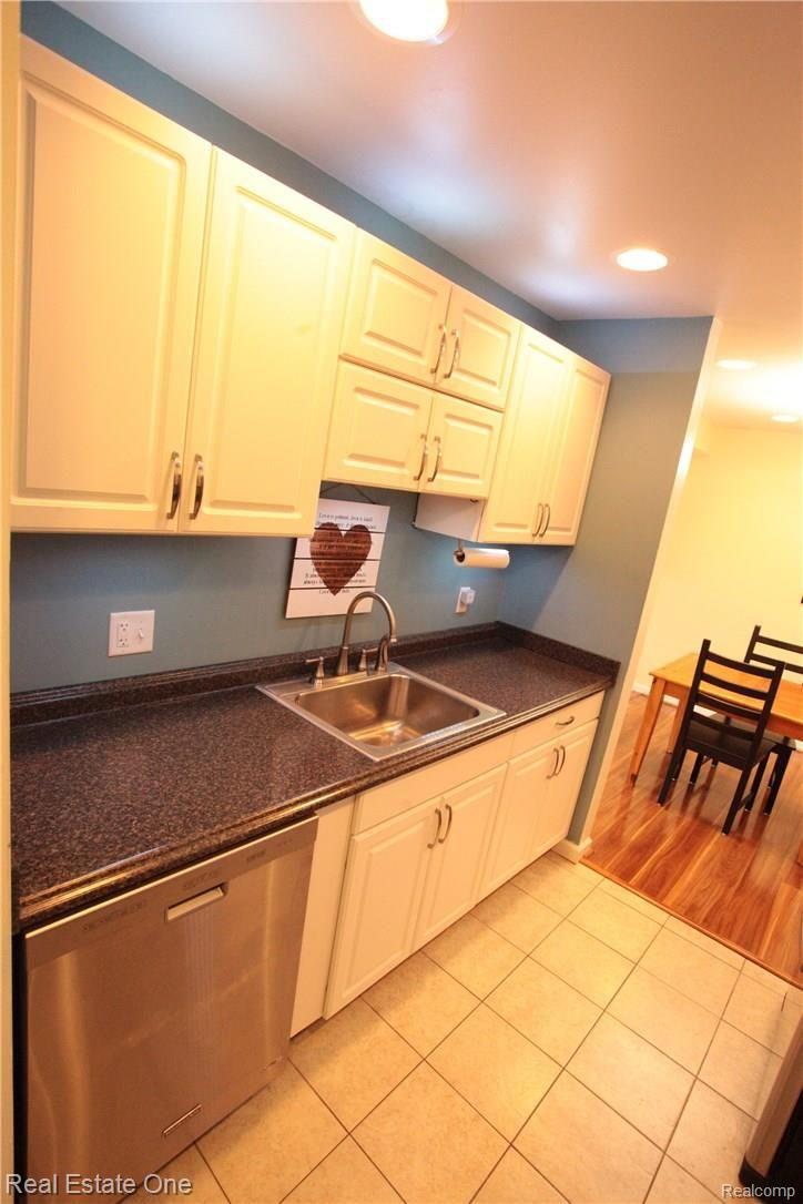1199 South Sheldon Road, Unit 73 Plymouth, MI 48170 - Photo 3 of 29 IMG_7819K73 .JPG