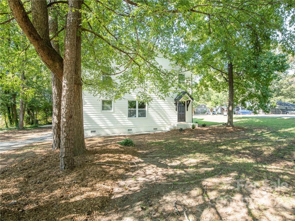 826 McAlway Road Charlotte, NC 28211 - Photo 3 of 30 a front view of a house with a yard
