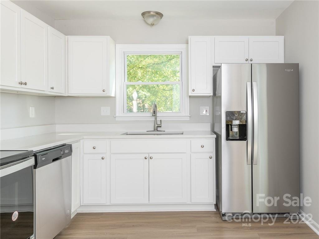 826 McAlway Road Charlotte, NC 28211 - Photo 6 of 30 a kitchen with stainless steel appliances a refrigerator sink and cabinets