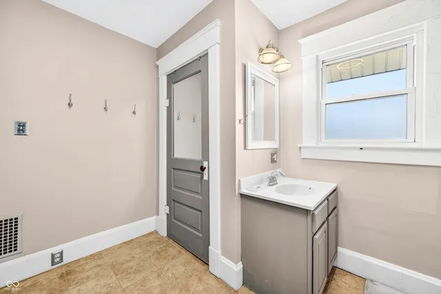 $259,900 | 727 West 2nd Street, Seymour, IN 47274