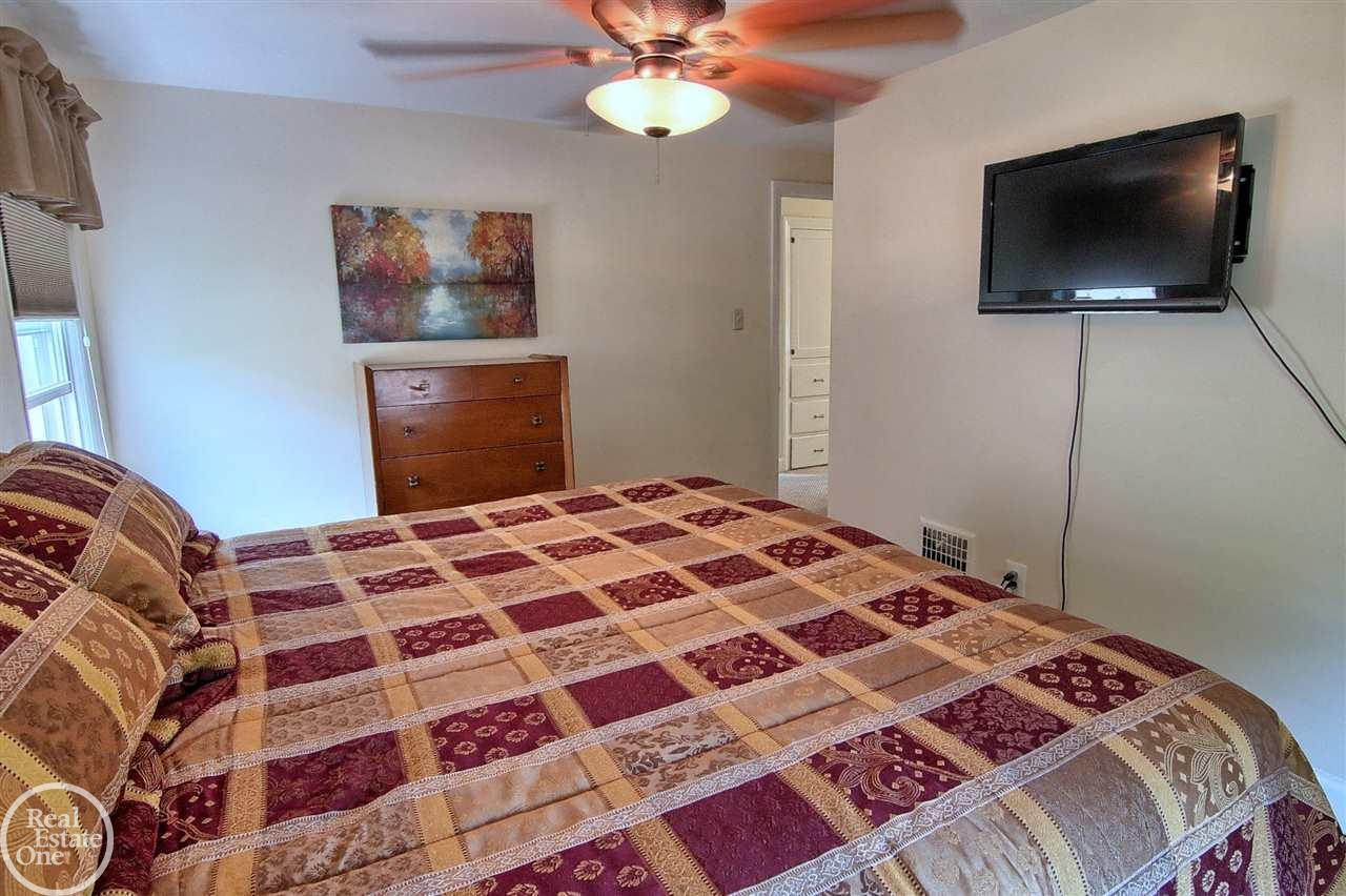 1609 Hampton Road Grosse Pointe Woods, MI 48236 - Photo 20 of 30