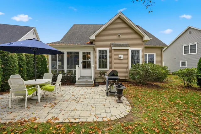 $629,900 | 20 Greendale Drive, Suffield, CT 06078