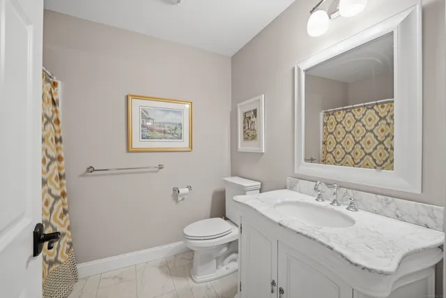 $629,900 | 20 Greendale Drive, Suffield, CT 06078