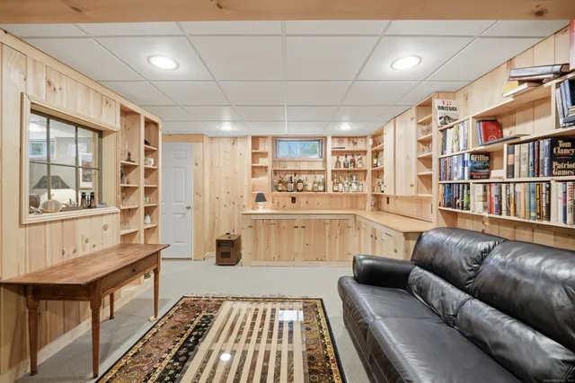 $629,900 | 20 Greendale Drive, Suffield, CT 06078