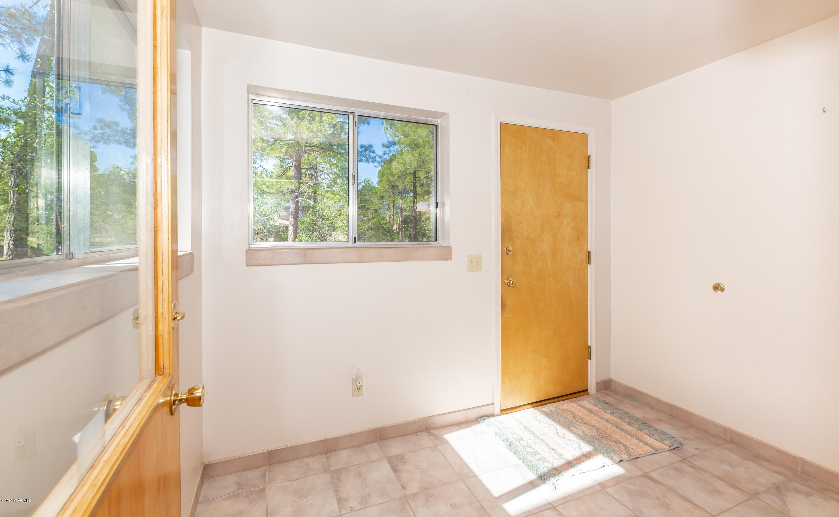765 Cherokee Road Prescott, AZ 86303 - Photo 3 of 17 003_Foyer