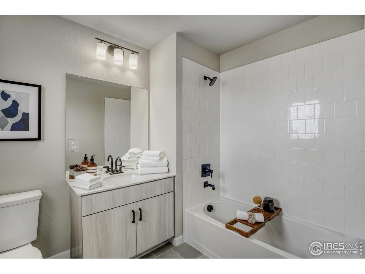 2385 East Suniga Road Fort Collins, CO 80524 - Photo 13 of 28 Shared upper level bathroom