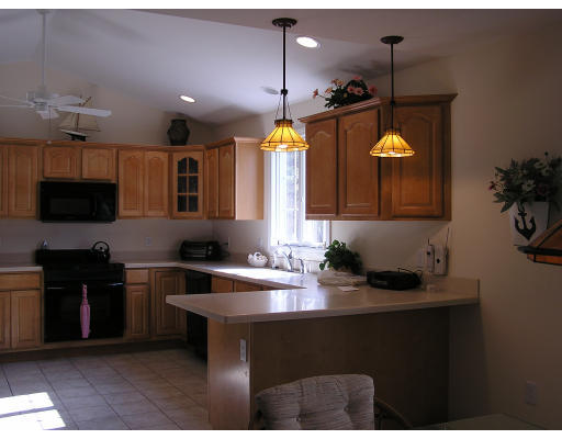 17 Bisbee Drive, Unit 17 Rochester, MA 02770 - Photo 2 of 4