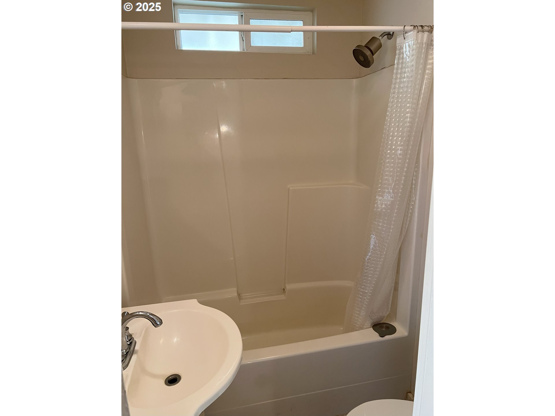 2258 Agate Street Eugene, OR 97403 - Photo 12 of 16