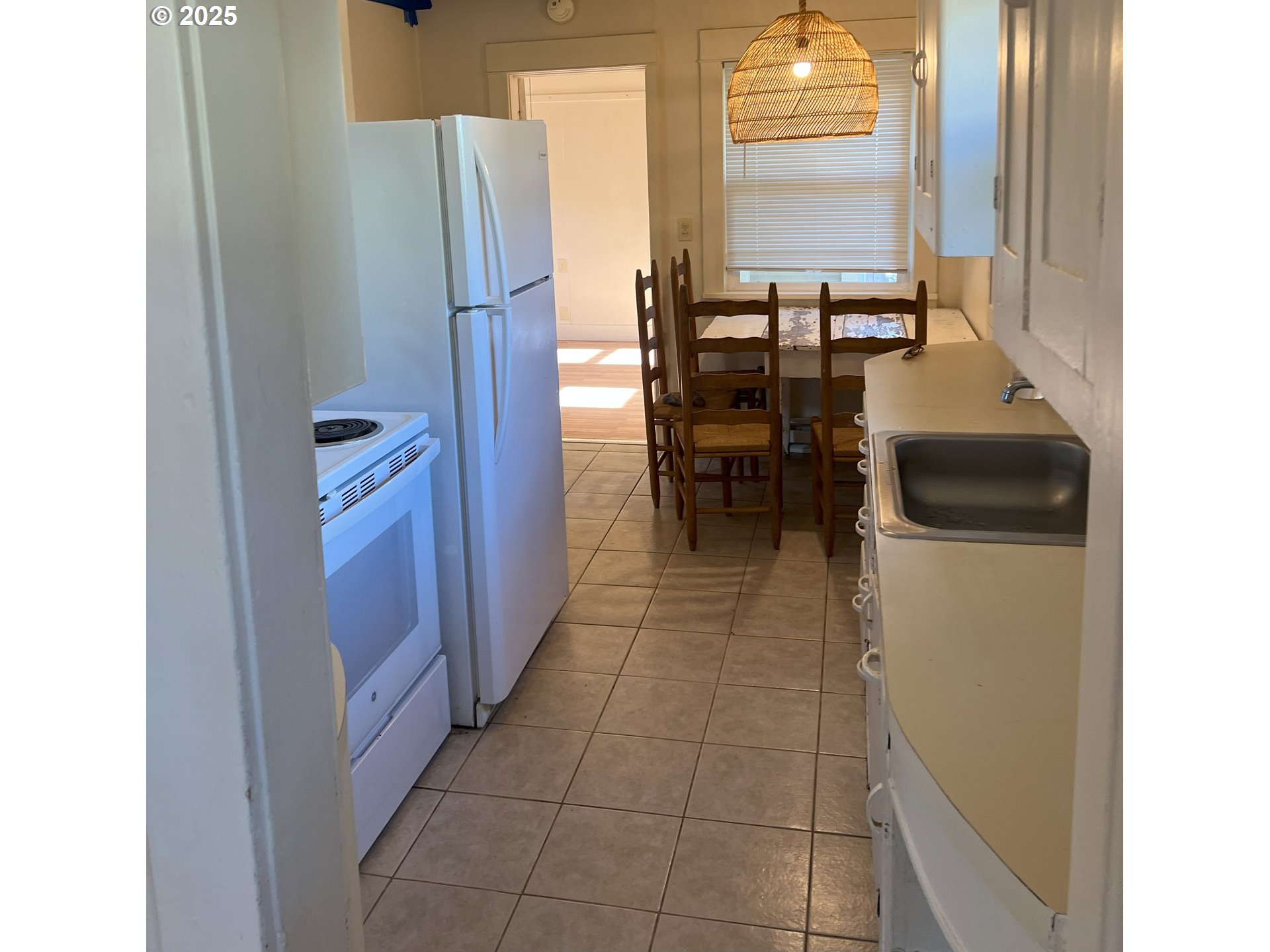 2258 Agate Street Eugene, OR 97403 - Photo 2 of 16