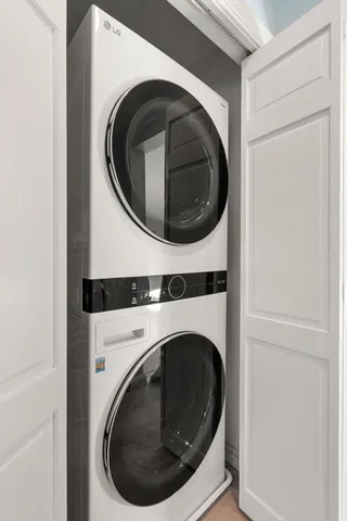a close up view of a washer and dryer