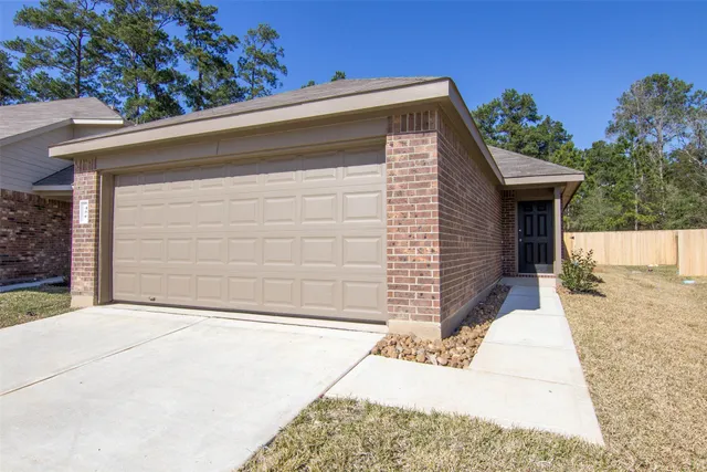 $1,500 | 456 Upper Creek Drive, Willis, TX 77378