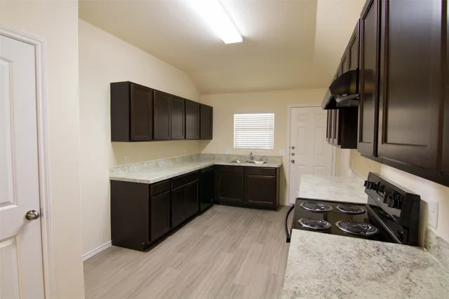 $1,500 | 456 Upper Creek Drive, Willis, TX 77378