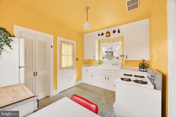 $400,000 | 226 Glenmore Avenue, Catonsville, MD 21228