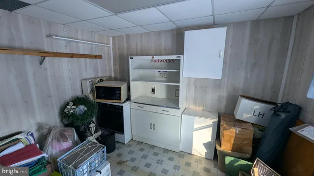 a view of a barn in the middle of a yard