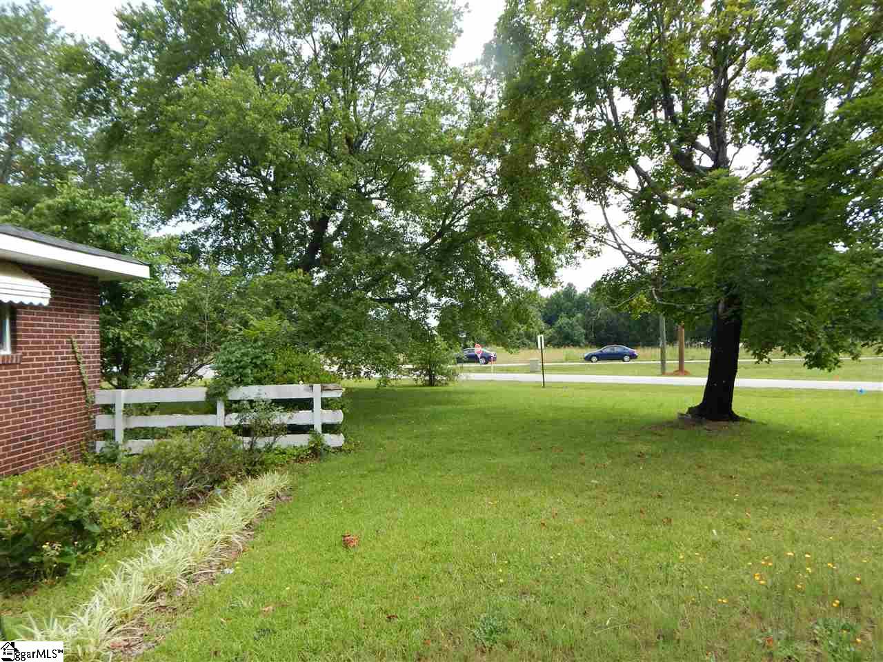 2391 Brown Wood Road Greer, SC 29651 - Photo 4 of 18