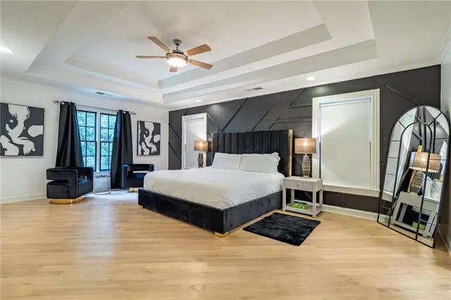 a front view of house with yard glass top table and chairs