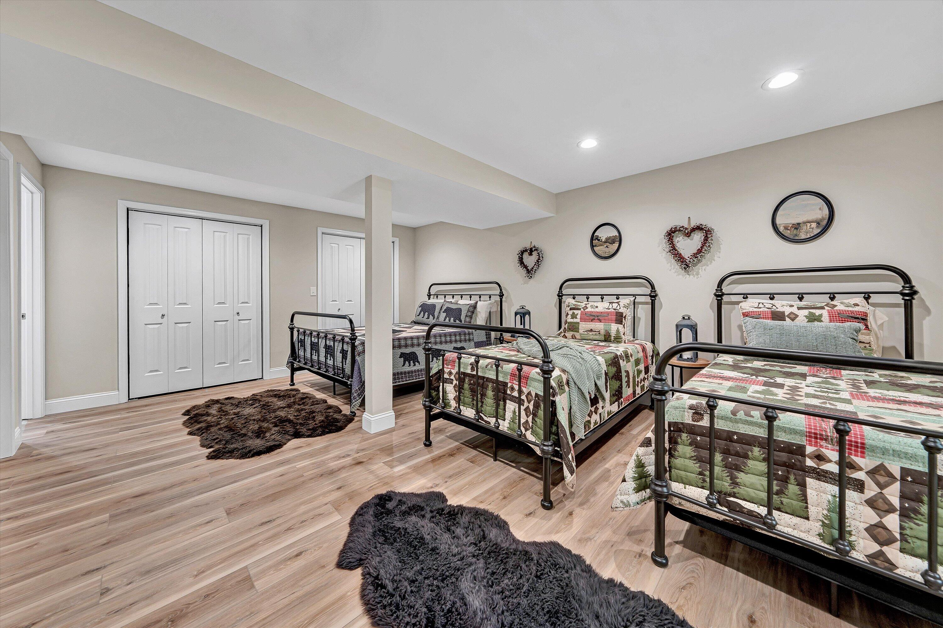 6211 Hillcrest Road Salem, VA 24153 - Photo 26 of 36 a bedroom with a bed and a dresser