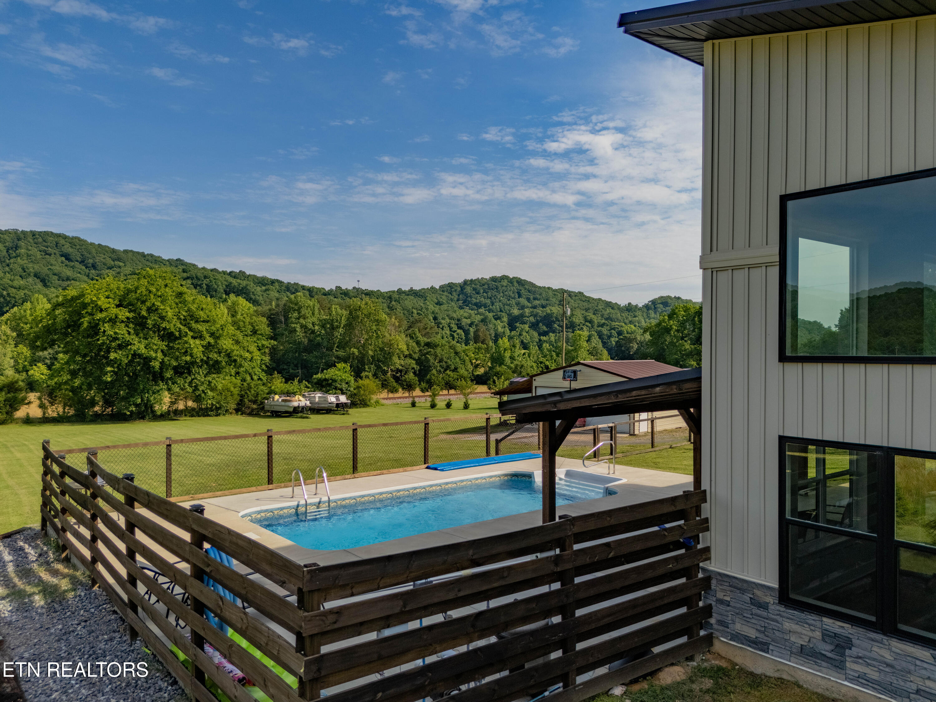 1352 Dutch Valley Road Clinton, TN 37716 - Photo 39 of 50 DJI_20260606173430_0786_D-HDR