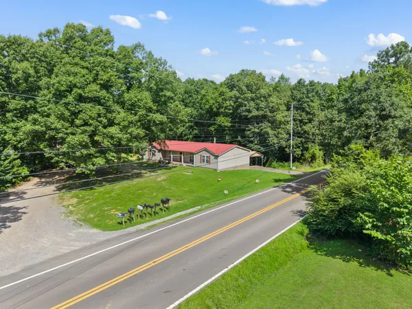 $250,000 | 344 Highway 232, Dover, TN 37058