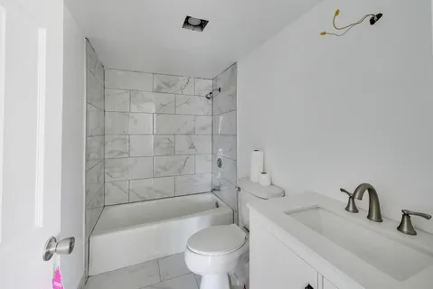 $89,000 | 669 Chappel Avenue, Unit 2B, Calumet City, IL 60409