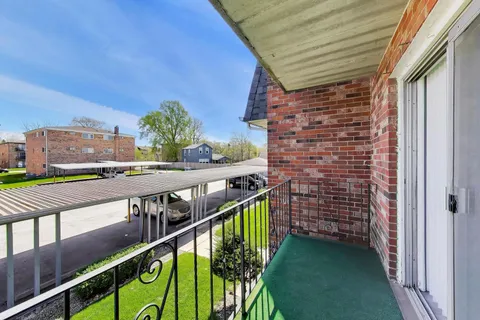 $89,000 | 669 Chappel Avenue, Unit 2B, Calumet City, IL 60409