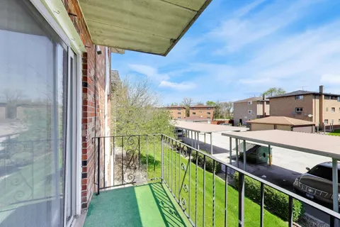 $89,000 | 669 Chappel Avenue, Unit 2B, Calumet City, IL 60409
