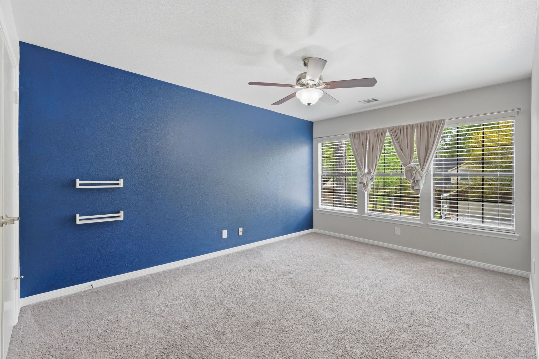 14 Dusky Meadow Place Spring, TX 77381 - Photo 30 of 47 Large secondary bedroom overlooking the front of the home.