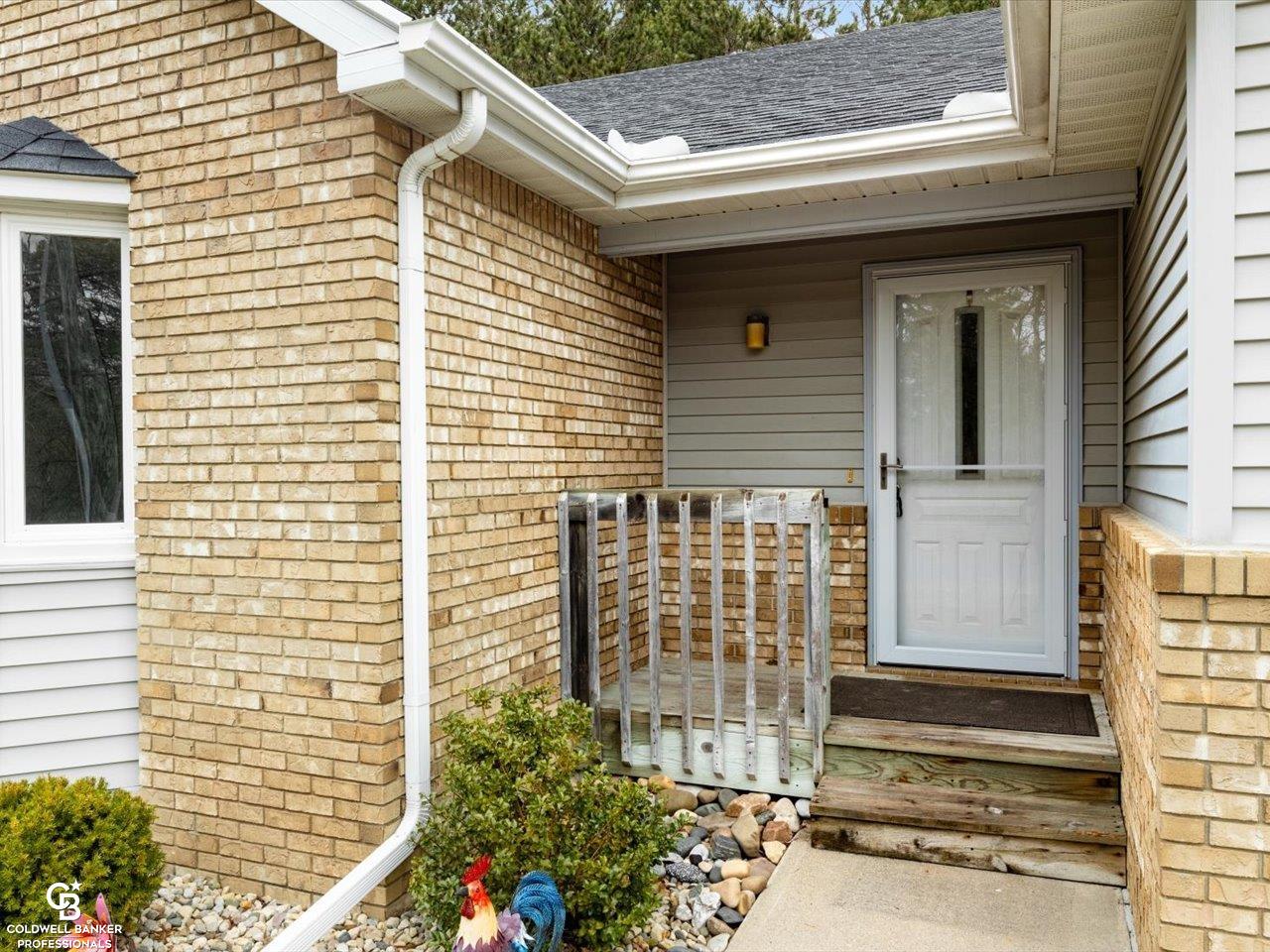 7262 Lakeshore Road Lakeport, MI 48059 - Photo 2 of 55