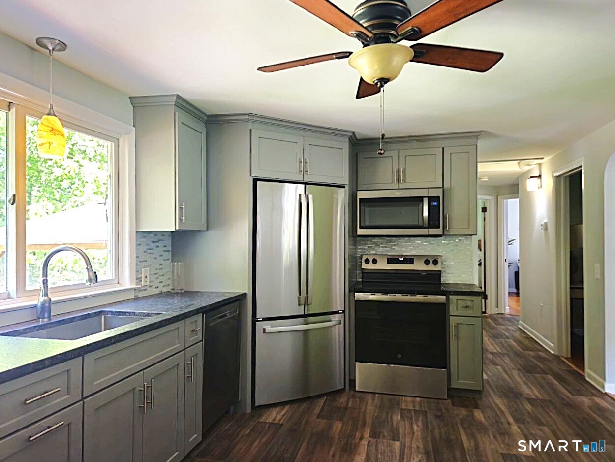 32 Ronald Road Plymouth, CT 06786 - Photo 8 of 40