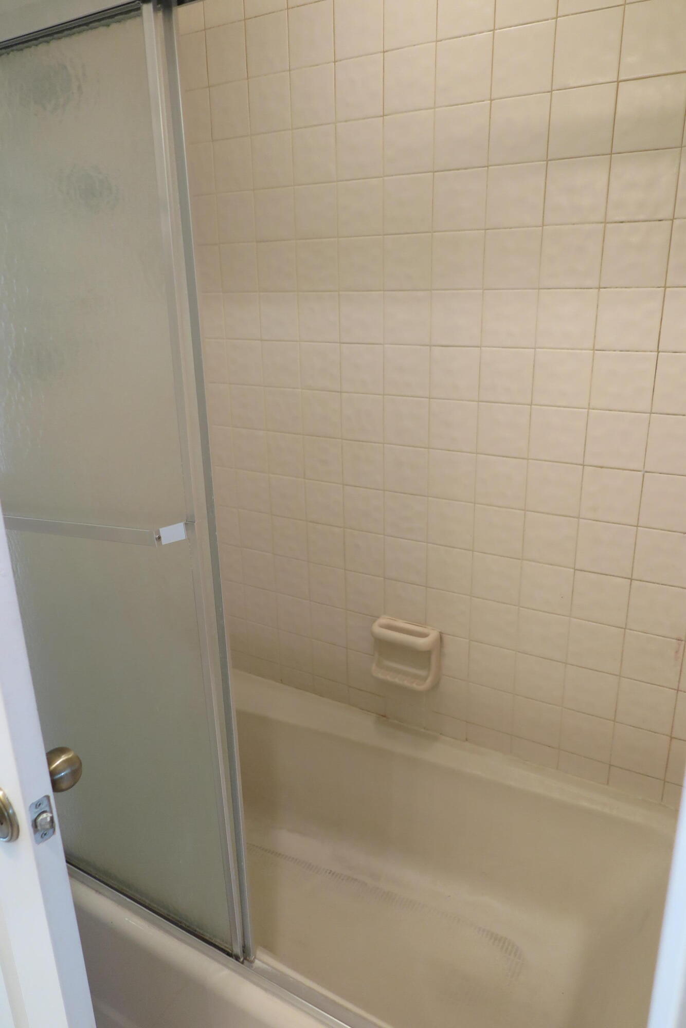 23441 Butterfly Palm Court Boca Raton, FL 33433 - Photo 28 of 31 3rd bathroom upstairs