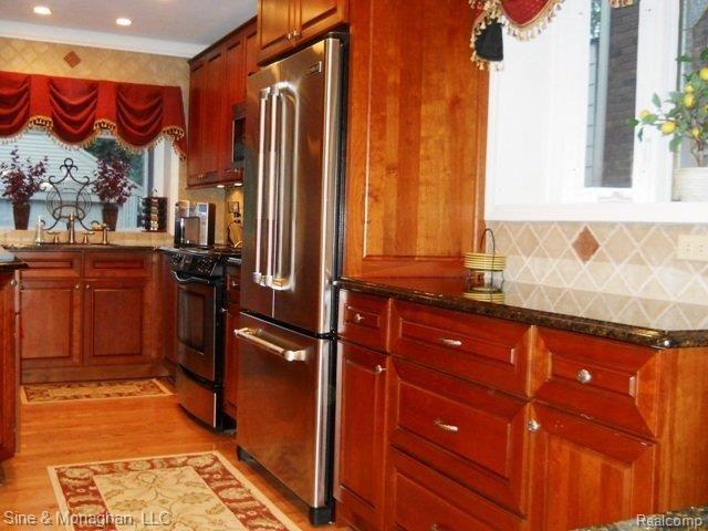 342 Fisher Road Grosse Pointe, MI 48230 - Photo 4 of 27 DSCN0010.JPG