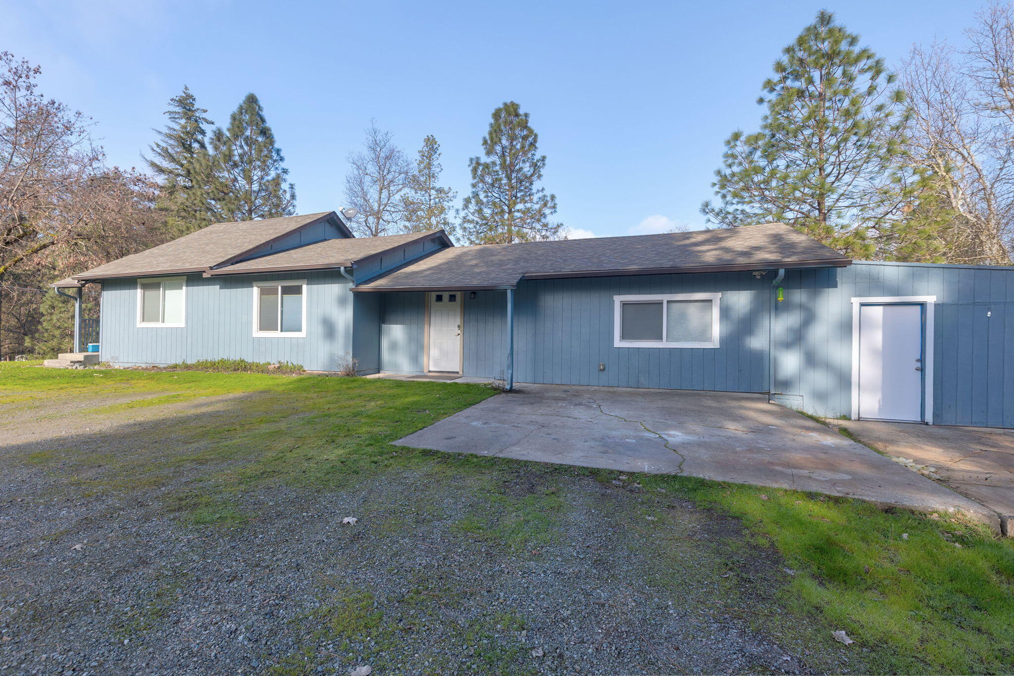 5001 Azalea Drive Grants Pass, OR 97526 - Photo 3 of 41 2-web-or-mls-5001-azalea-dr
