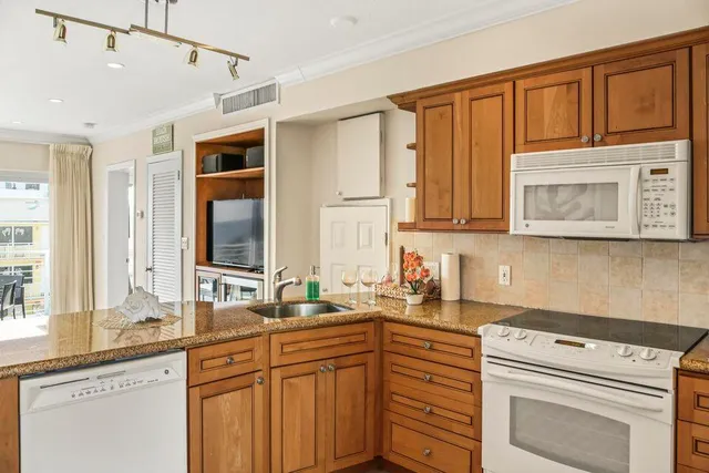 $5,500 | 4300 El Mar Drive, Lauderdale-by-the-Sea, FL 33308