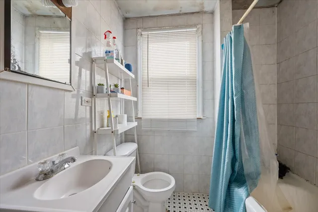 $400,000 | 5454 West Parker Avenue, Chicago, IL 60639